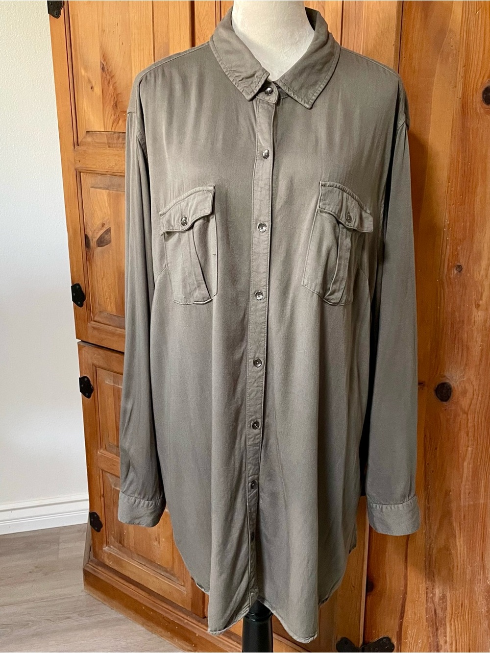 Ava & Viv Olive Green Lightweight Button-Front Shirt